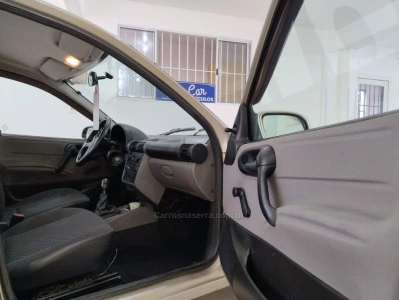 CLASSIC 1.0 MPFI LS 8V GASOLINA 4P MANUAL - 2013 - VACARIA