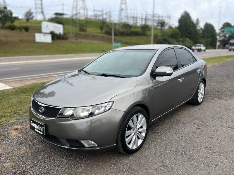 CERATO 1.6 SEDAN 16V GASOLINA 4P MANUAL - 2011 - FARROUPILHA
