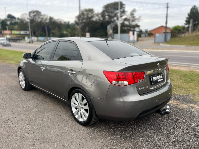 CERATO 1.6 SEDAN 16V GASOLINA 4P MANUAL - 2011 - FARROUPILHA