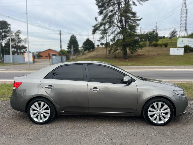 CERATO 1.6 SEDAN 16V GASOLINA 4P MANUAL - 2011 - FARROUPILHA