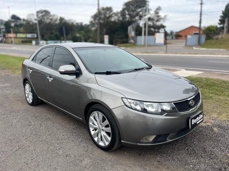 CERATO 1.6 SEDAN 16V GASOLINA 4P MANUAL - 2011 - FARROUPILHA
