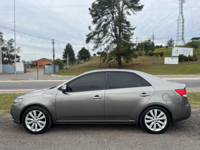 CERATO 1.6 SEDAN 16V GASOLINA 4P MANUAL - 2011 - FARROUPILHA