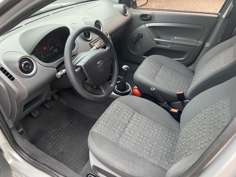 FIESTA 1.0 MPI PERSONNALITÉ 8V GASOLINA 4P MANUAL - 2004 - CAXIAS DO SUL