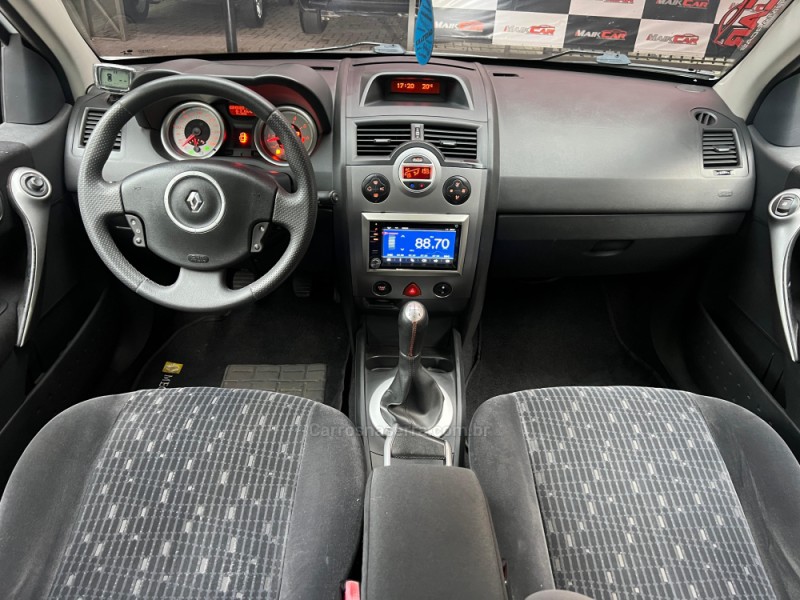 MÉGANE 1.6 DYNAMIQUE GRAND TOUR 16V FLEX 4P MANUAL - 2011 - ESTâNCIA VELHA