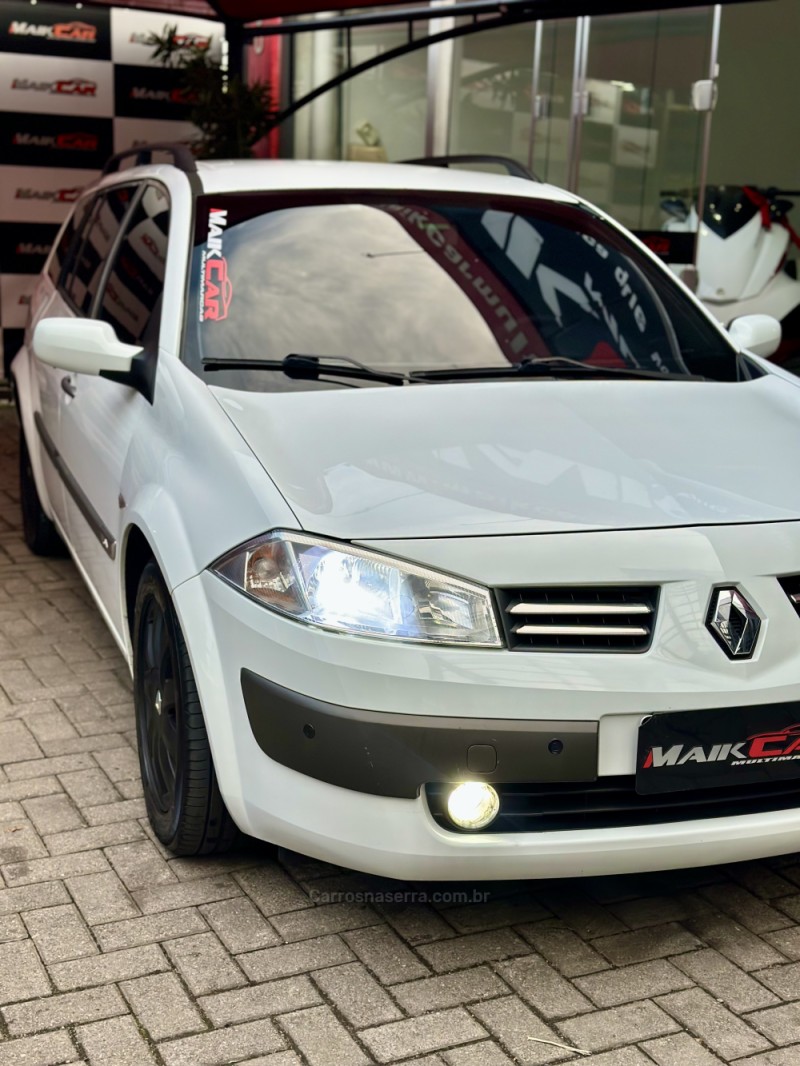 MÉGANE 1.6 DYNAMIQUE GRAND TOUR 16V FLEX 4P MANUAL - 2011 - ESTâNCIA VELHA