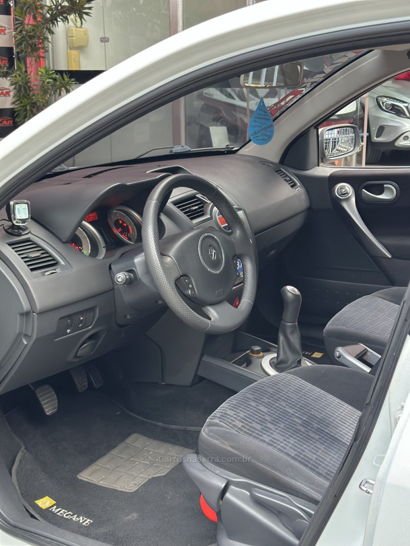 MÉGANE 1.6 DYNAMIQUE GRAND TOUR 16V FLEX 4P MANUAL - 2011 - ESTâNCIA VELHA
