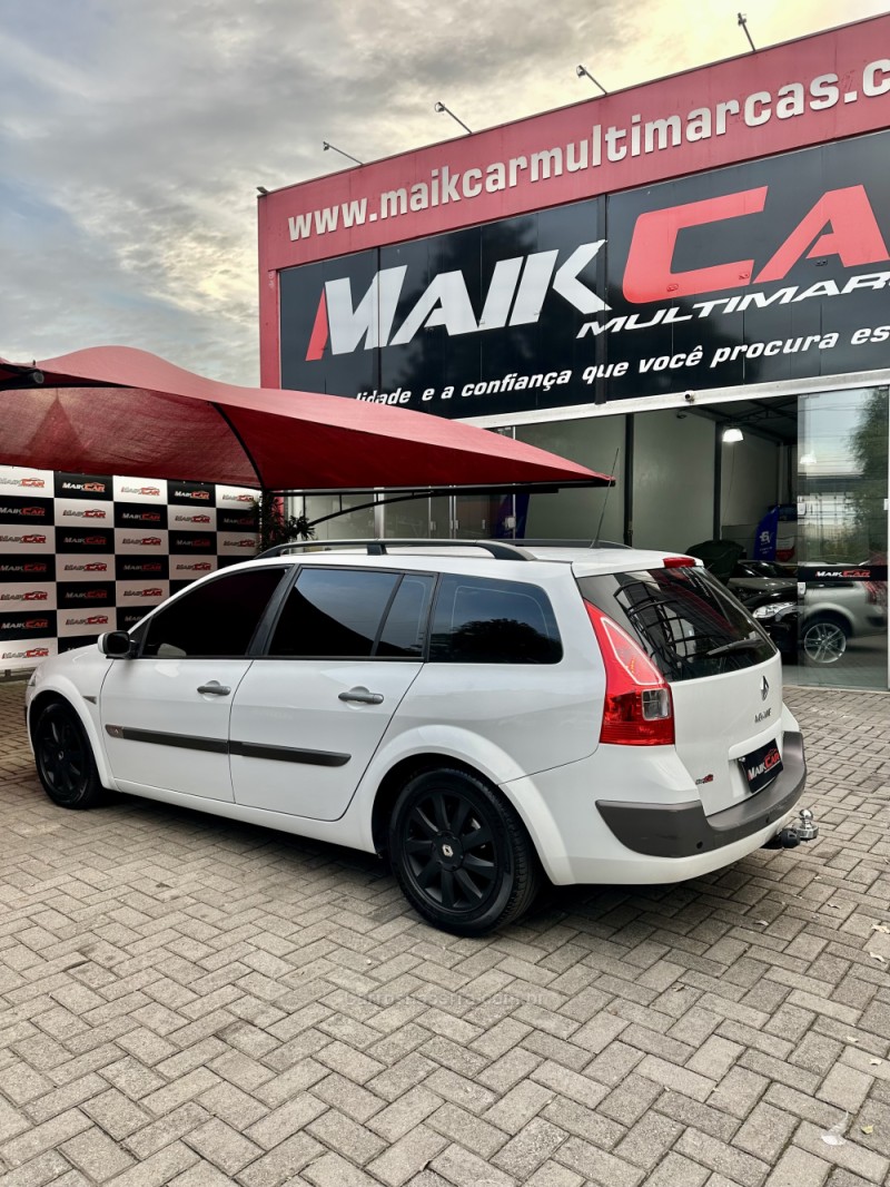 MÉGANE 1.6 DYNAMIQUE GRAND TOUR 16V FLEX 4P MANUAL - 2011 - ESTâNCIA VELHA