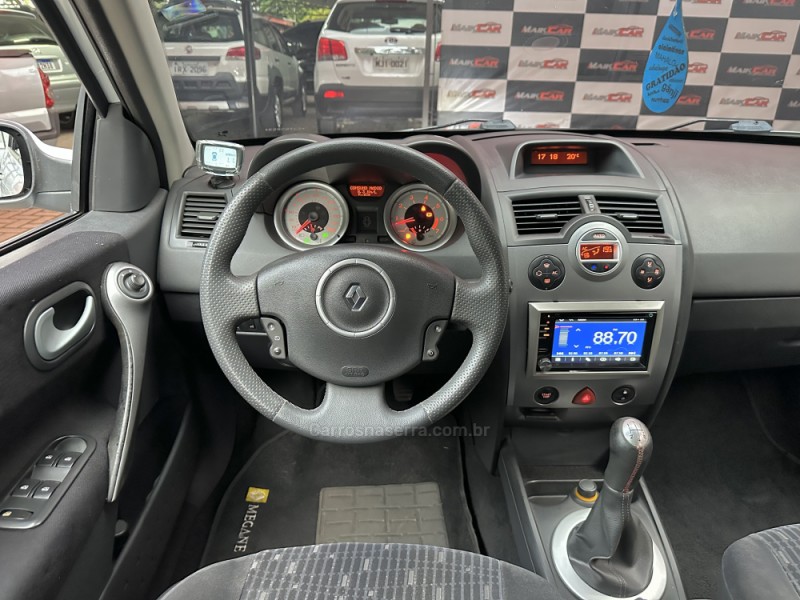 MÉGANE 1.6 DYNAMIQUE GRAND TOUR 16V FLEX 4P MANUAL - 2011 - ESTâNCIA VELHA