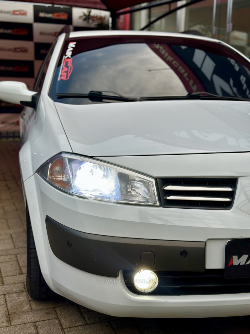 MÉGANE 1.6 DYNAMIQUE GRAND TOUR 16V FLEX 4P MANUAL - 2011 - ESTâNCIA VELHA