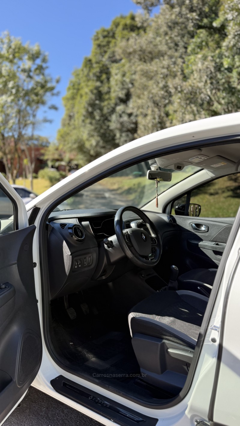 CAPTUR 1.6 16V SCE FLEX ZEN MANUAL - 2018 - FARROUPILHA