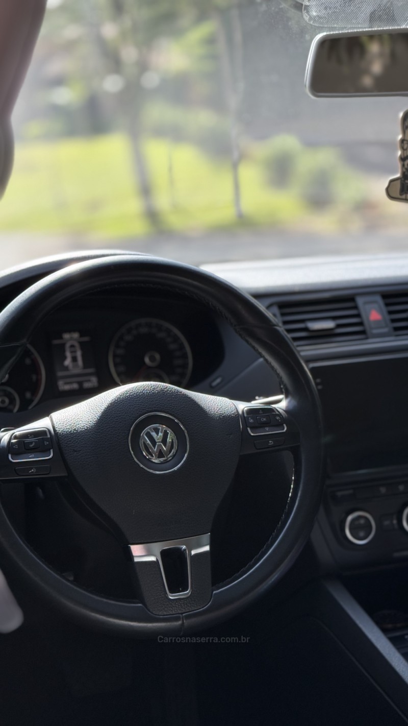 JETTA 2.0 COMFORTLINE FLEX 4P TIPTRONIC - 2013 - FARROUPILHA