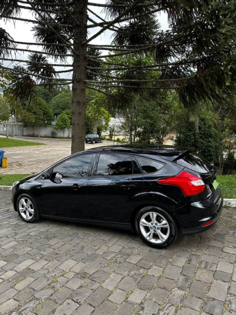FOCUS 1.6 SE PLUS 16V FLEX 4P MANUAL - 2014 - FARROUPILHA