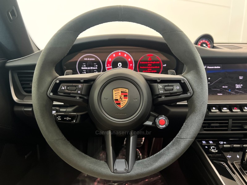 911 3.0 CARRERA COUPÉ AUTOMÁTICO - 2025 - FLORES DA CUNHA