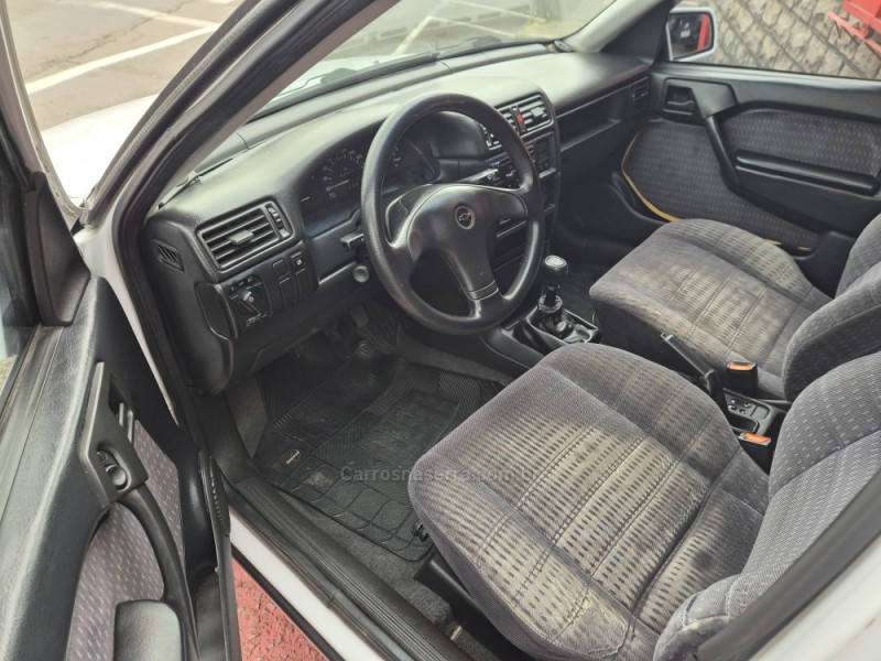 VECTRA 2.0 MPFI GLS 8V GASOLINA 4P MANUAL - 1995 - FARROUPILHA
