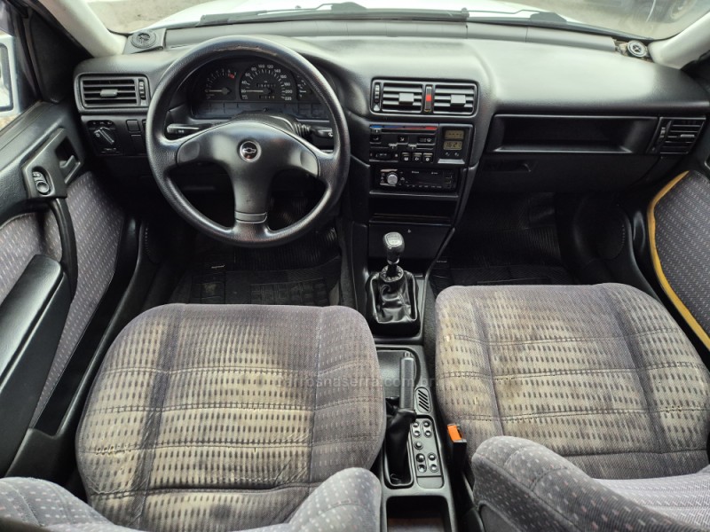 VECTRA 2.0 MPFI GLS 8V GASOLINA 4P MANUAL - 1995 - FARROUPILHA