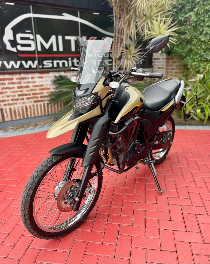 xtz 250 lander 2023 rolante