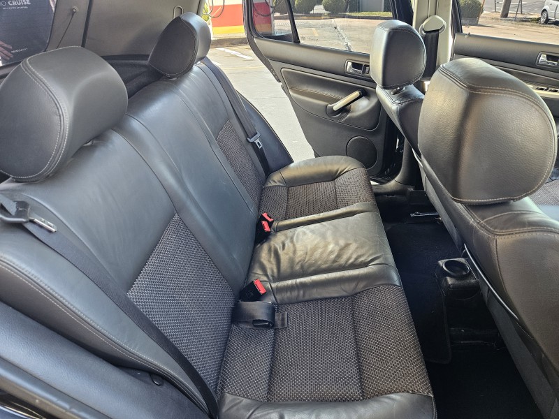 GOLF 1.6 MI SPORTLINE 8V FLEX 4P MANUAL - 2010 - CAXIAS DO SUL