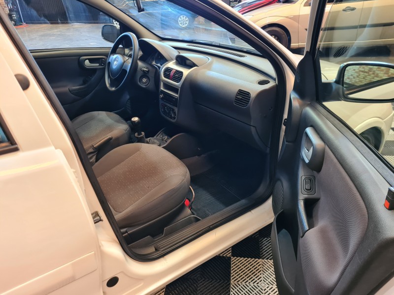CORSA 1.4 MPFI PREMIUM 8V FLEX 4P MANUAL - 2009 - FARROUPILHA