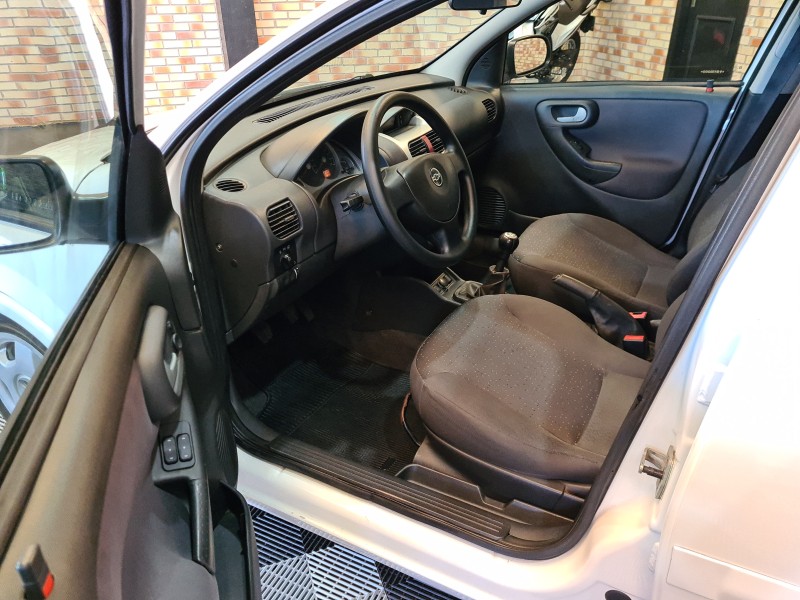 CORSA 1.4 MPFI PREMIUM 8V FLEX 4P MANUAL - 2009 - FARROUPILHA