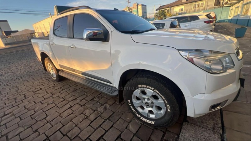 S10 2.4 LT 4X2 CD 8V FLEX 4P MANUAL - 2013 - VACARIA