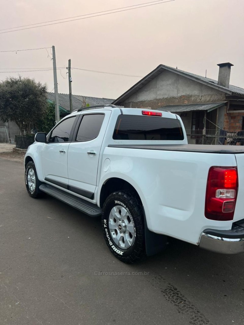 S10 2.4 LT 4X2 CD 8V FLEX 4P MANUAL - 2013 - VACARIA