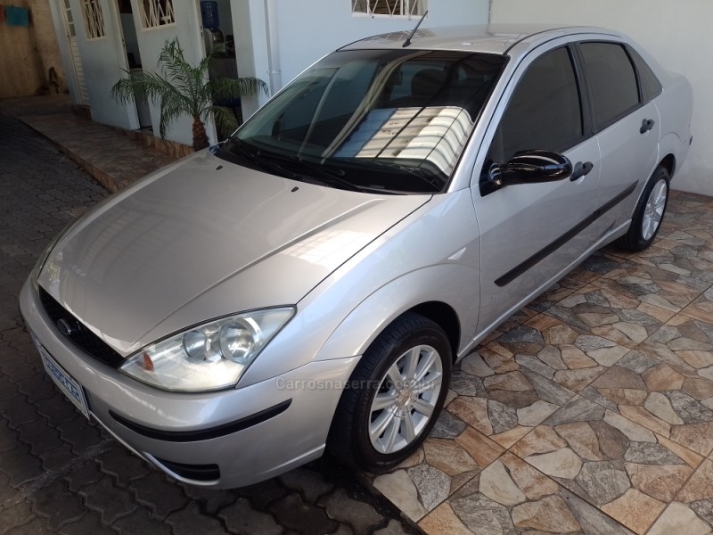 FOCUS 1.6 GLX 8V GASOLINA 4P MANUAL - 2005 - CAXIAS DO SUL