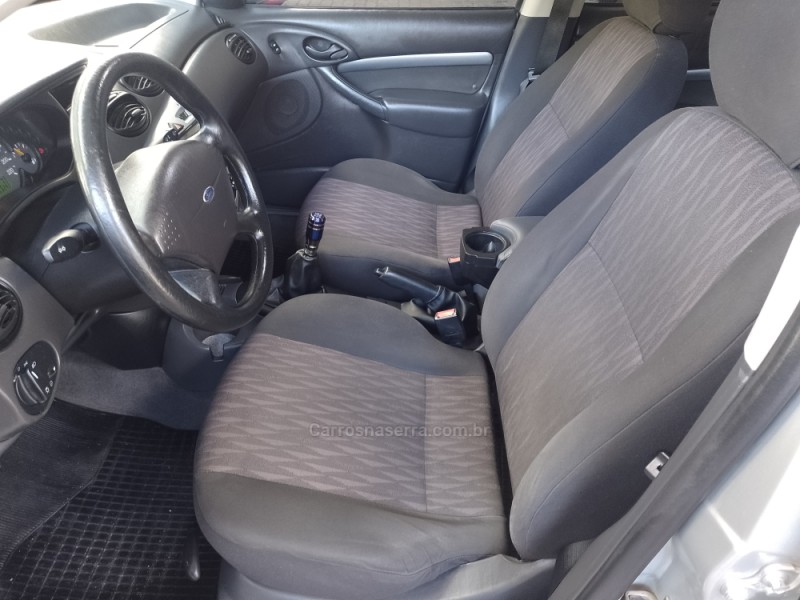 FOCUS 1.6 GLX 8V GASOLINA 4P MANUAL - 2005 - CAXIAS DO SUL