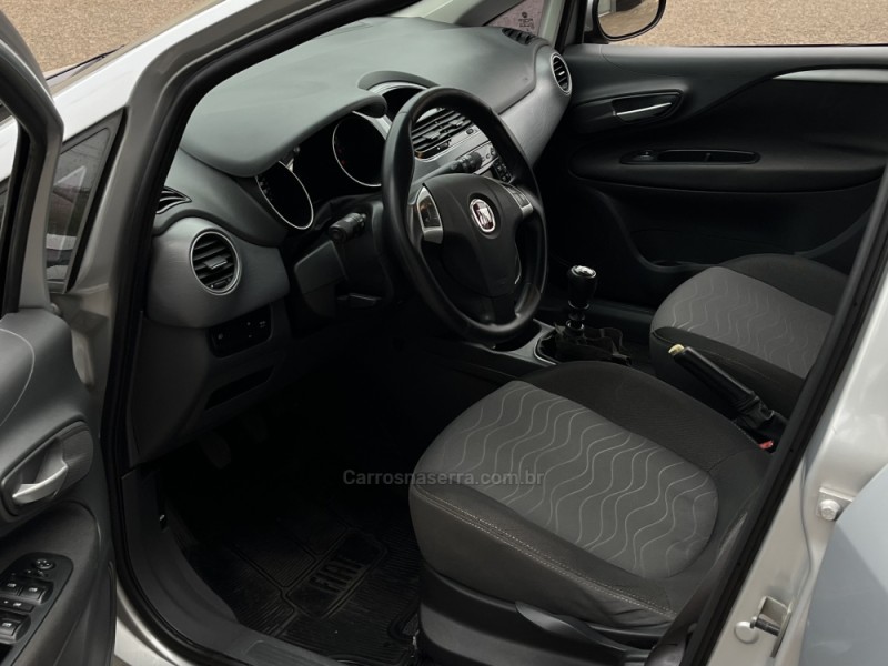 PUNTO 1.6 ESSENCE 16V FLEX 4P MANUAL - 2016 - VACARIA