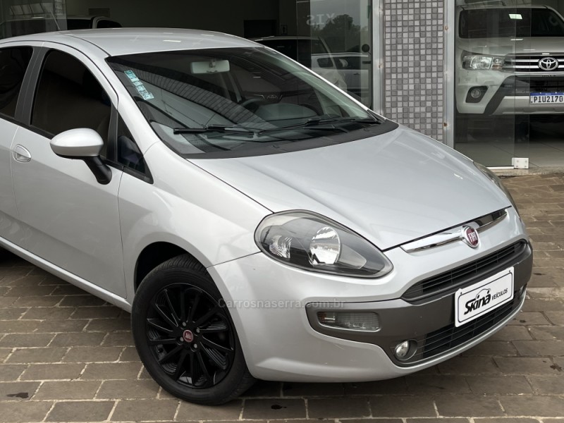 PUNTO 1.6 ESSENCE 16V FLEX 4P MANUAL - 2016 - VACARIA