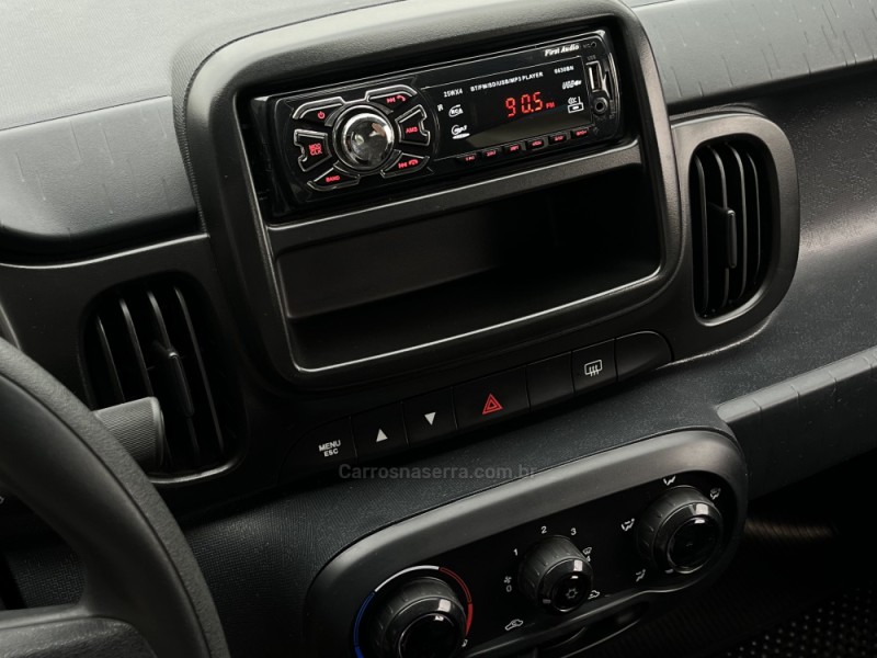 MOBI 1.0 8V EVO FLEX LIKE. MANUAL - 2023 - VACARIA