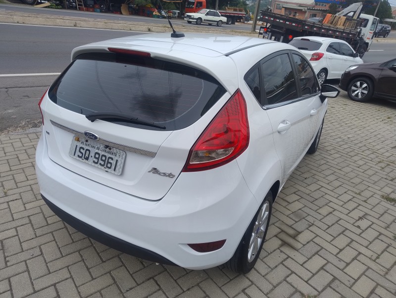 FIESTA 1.6 SE HATCH 16V FLEX 4P MANUAL - 2012 - CAXIAS DO SUL