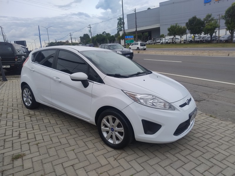 FIESTA 1.6 SE HATCH 16V FLEX 4P MANUAL - 2012 - CAXIAS DO SUL