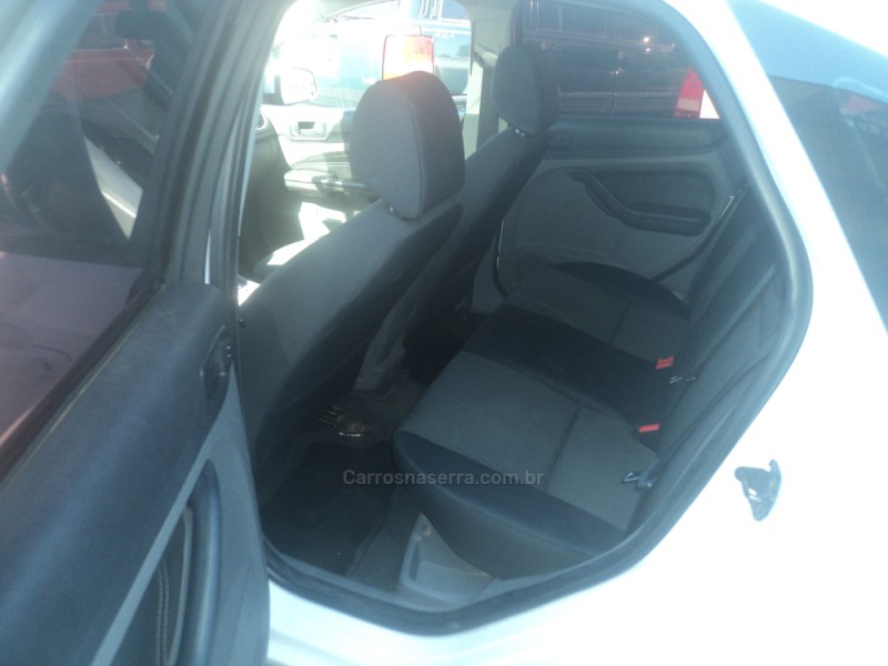FOCUS 1.6 GLX 16V FLEX 4P MANUAL - 2013 - FARROUPILHA