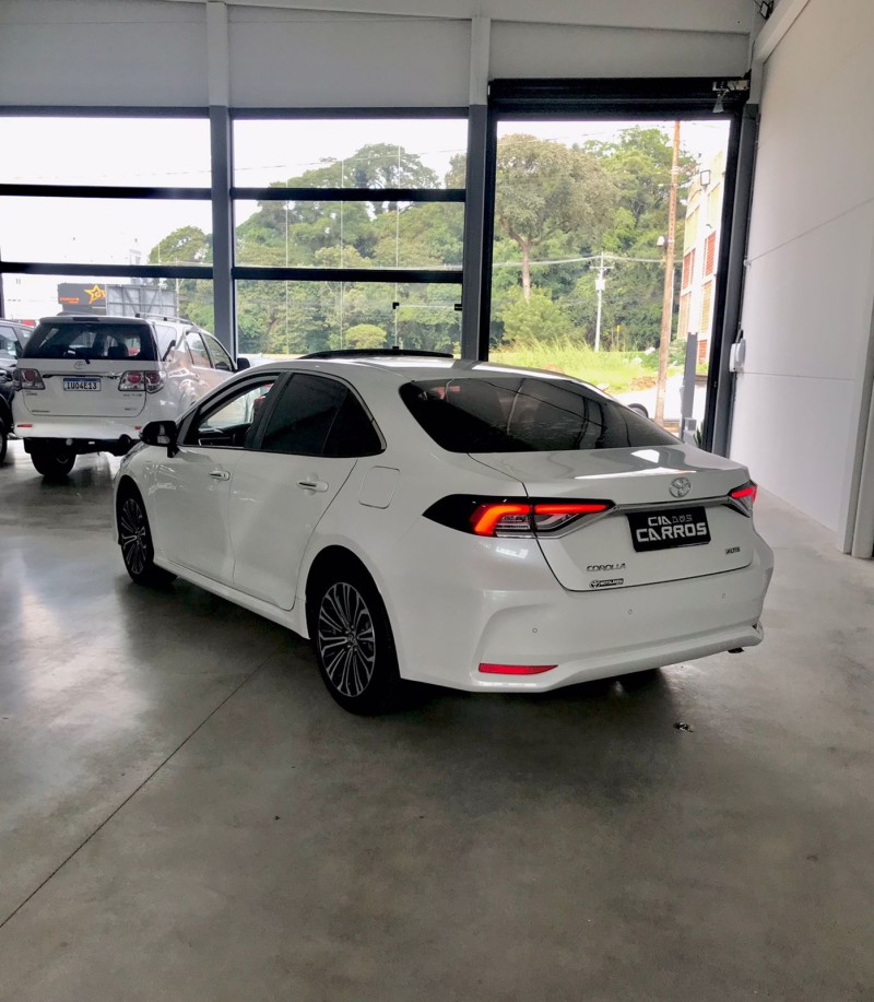COROLLA 2.0 ALTIS PREMIUM 16V FLEX 4P AUTOMÁTICO - 2022 - LAJEADO