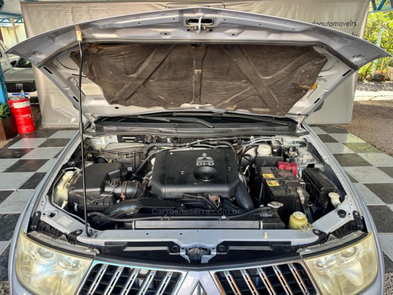 PAJERO DAKAR 3.2 HPE 4X4 7 LUGARES 16V TURBO INTERCOOLER DIESEL 4P AUTOMÁTICO - 2013 - NOVA PRATA