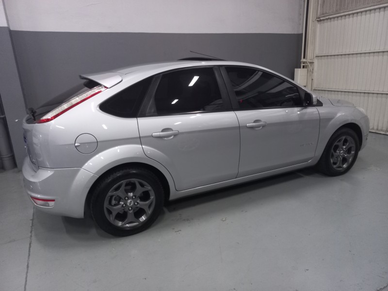 FOCUS 2.0 TITANIUM HATCH 16V FLEX 4P AUTOMÁTICO