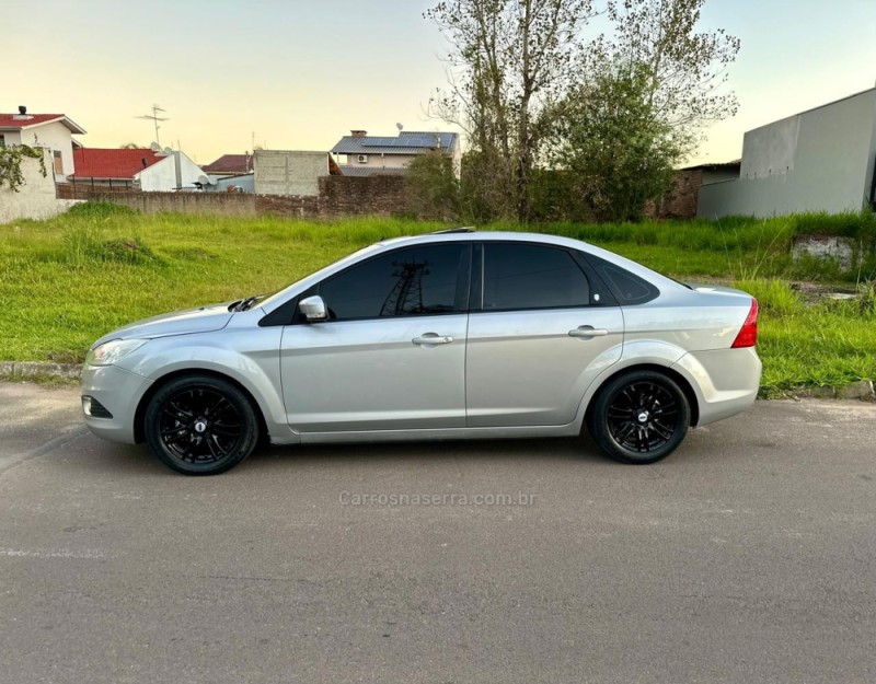 FOCUS 2.0 GHIA 16V FLEX 4P AUTOMÁTICO - 2010 - CAMPO BOM