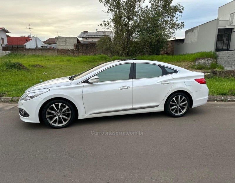 AZERA 3.0 MPFI GLS V6 24V GASOLINA 4P AUTOMÁTICO - 2015 - CAMPO BOM