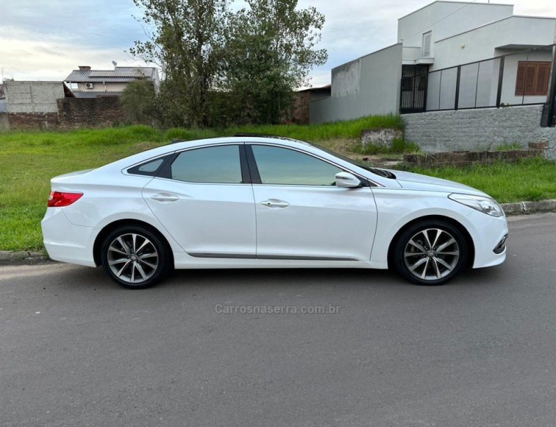 AZERA 3.0 MPFI GLS V6 24V GASOLINA 4P AUTOMÁTICO - 2015 - CAMPO BOM