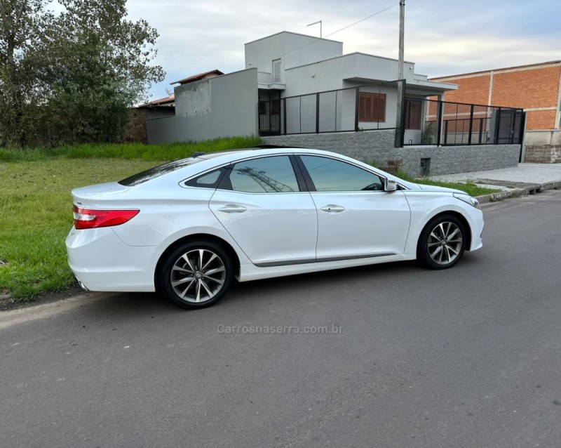AZERA 3.0 MPFI GLS V6 24V GASOLINA 4P AUTOMÁTICO - 2015 - CAMPO BOM