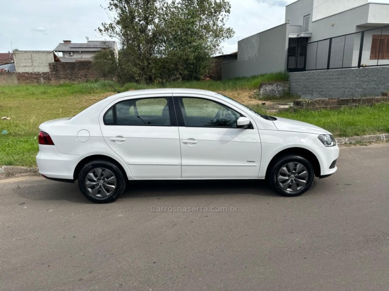 VOYAGE 1.6 MI TREND 8V FLEX 4P MANUAL - 2013 - CAMPO BOM