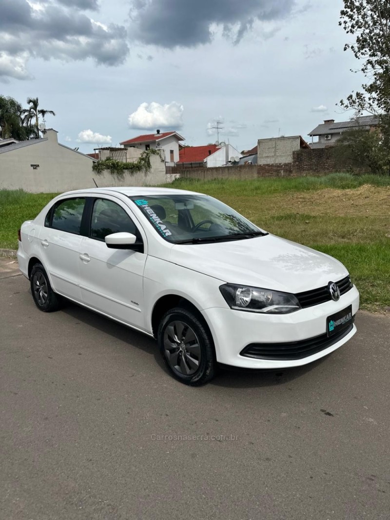 VOYAGE 1.6 MI TREND 8V FLEX 4P MANUAL - 2013 - CAMPO BOM
