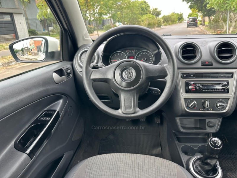 VOYAGE 1.6 MI TREND 8V FLEX 4P MANUAL - 2013 - CAMPO BOM