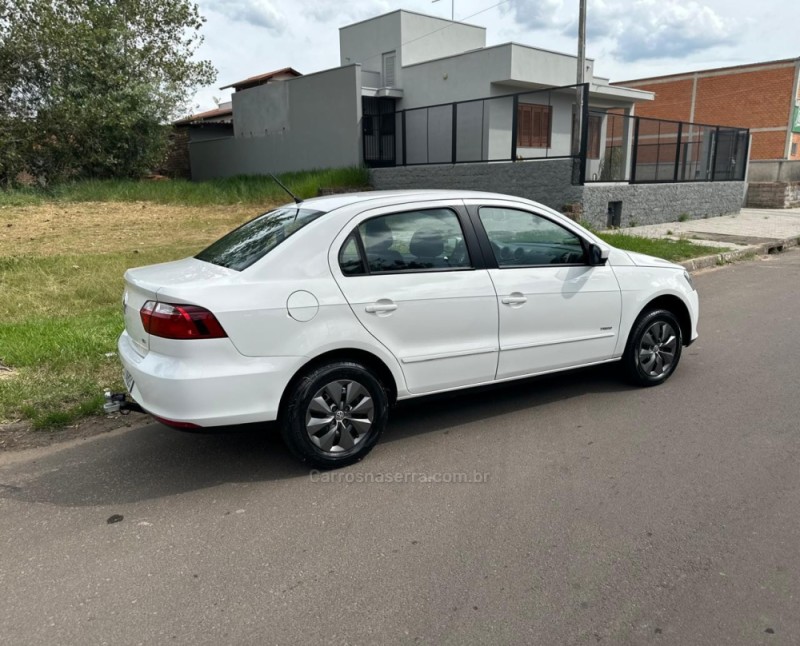 VOYAGE 1.6 MI TREND 8V FLEX 4P MANUAL - 2013 - CAMPO BOM