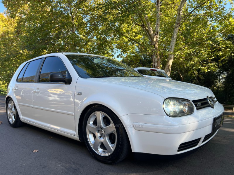GOLF 1.6 MI BLACK & SILVER 8V GASOLINA 4P MANUAL