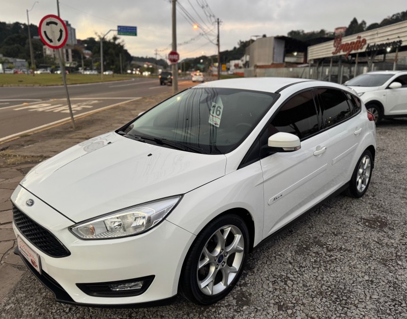 focus 2.0 se hatch 16v flex 4p auto 2016 caxias do sul