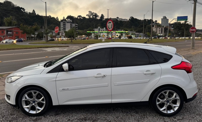 FOCUS 2.0 SE HATCH 16V FLEX 4P AUTO - 2016 - CAXIAS DO SUL