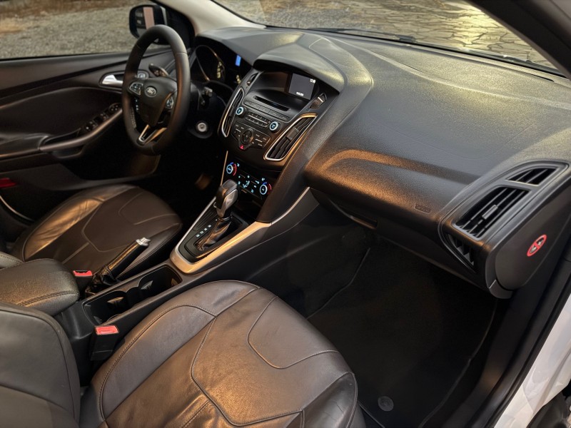 FOCUS 2.0 SE HATCH 16V FLEX 4P AUTO - 2016 - CAXIAS DO SUL