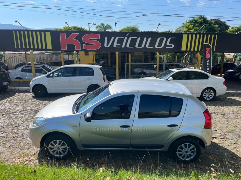 SANDERO 1.0 AUTHENTIQUE 16V FLEX 4P MANUAL - 2010 - DOIS IRMãOS