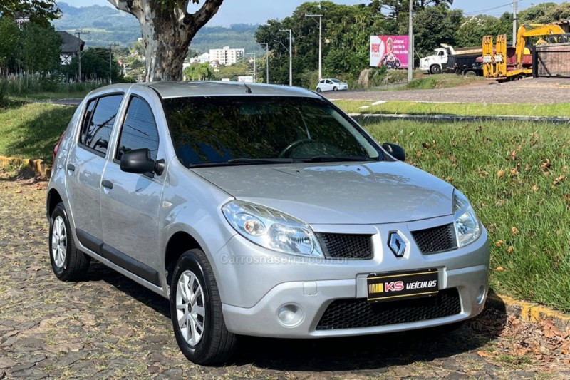 SANDERO 1.0 AUTHENTIQUE 16V FLEX 4P MANUAL - 2010 - DOIS IRMãOS